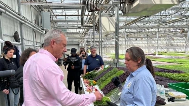 RFK Jr. visita granja de Ohio que demuestra que métodos regenerativos permiten cultivar alimentos saludables