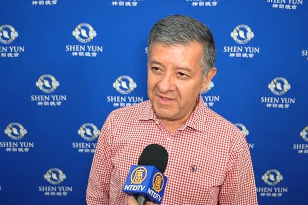 Espectador de Guadalajara dice que Shen Yun "te llega al alma" a través de la música y la tradición