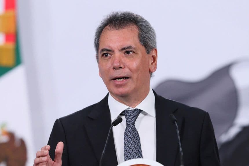 El secretario de Hacienda y Crédito Público, Édgar Amador, habla durante una rueda de prensa en Palacio Nacional de la Ciudad de México, México. Imagen de archivo. (EFE/Mario Guzmán)