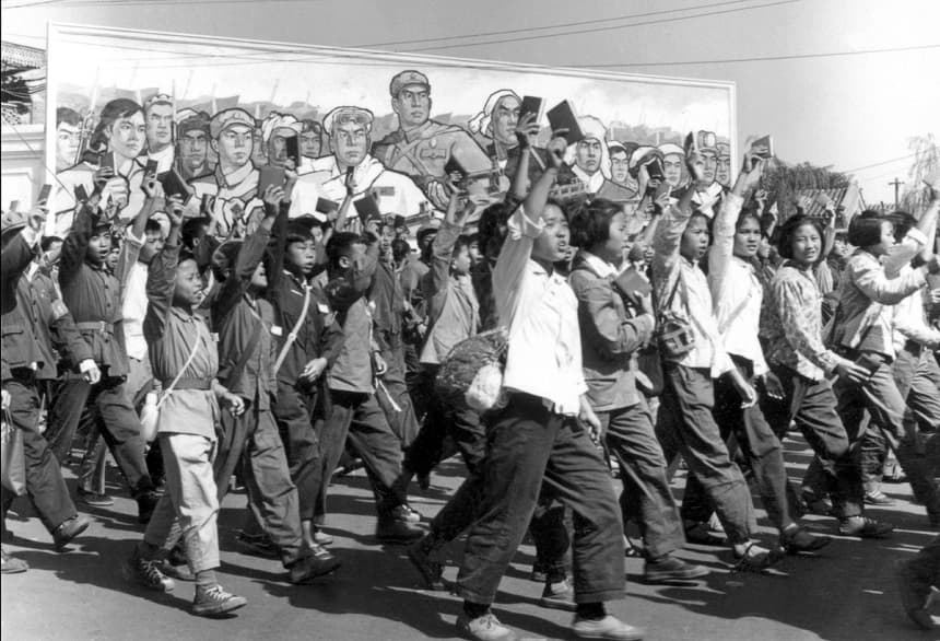 Sobrevivientes recuerdan cómo las campañas de Mao destruyeron vidas durante la Revolución Cultural