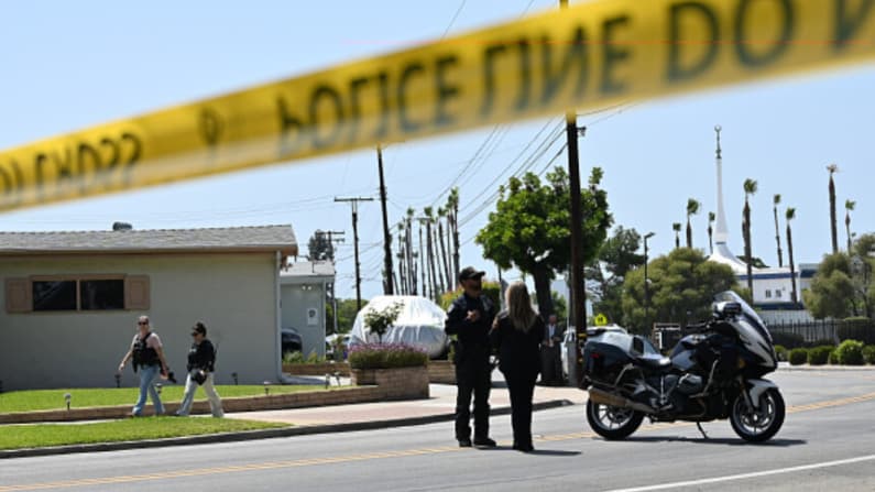 Mueren 2 sospechosos tras tiroteo en mezquita de San Diego que deja 3 muertos
