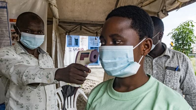 Autoridades africanas: las restricciones de EE. UU. por el ébola son innecesarias