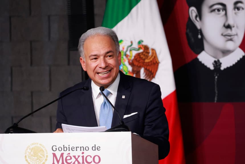 El presidente y director general de GM México, Francisco Garza, habla durante un evento este martes 19 de mayo de 2026 en la ciudad de Toluca, Estado de México, México. (EFE/Felipe Gutiérrez)
