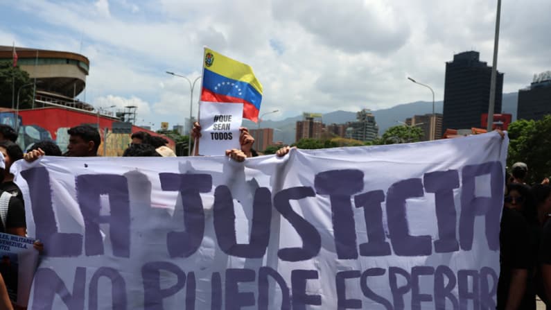Excarcelan a expolicías de Caracas, los presos políticos más antiguos de Venezuela: ONG