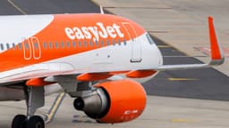 Aerolínea británica advierte de panorama incierto ante aumento de costo del combustible