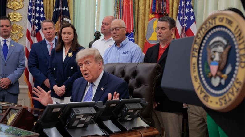 Trump insinúa intervención en Cuba ante el aumento de la presión