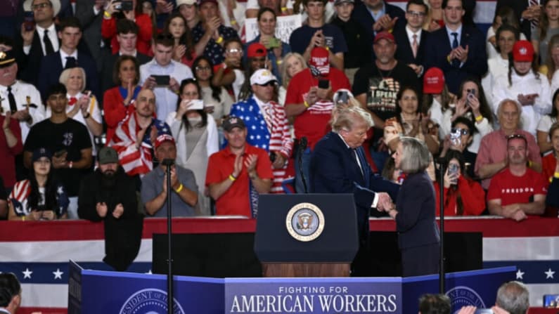 Trump otorgará póstumamente Medalla Presidencial de la Libertad al “Hombre del Pañuelo Rojo”