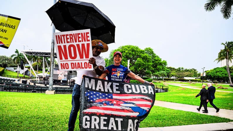 Cubanoamericanos celebran acusación contra Raúl Castro