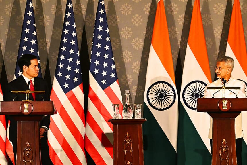 El secretario de Estado de EE. UU., Marco Rubio (izquierda), se dirige a una conferencia de prensa conjunta con el ministro de Relaciones Exteriores de la India, Subrahmanyam Jaishankar, tras su reunión en la Casa Hyderabad en Nueva Delhi el 24 de mayo de 2026. (Manan VATSYAYANA / AFP vía Getty Images)