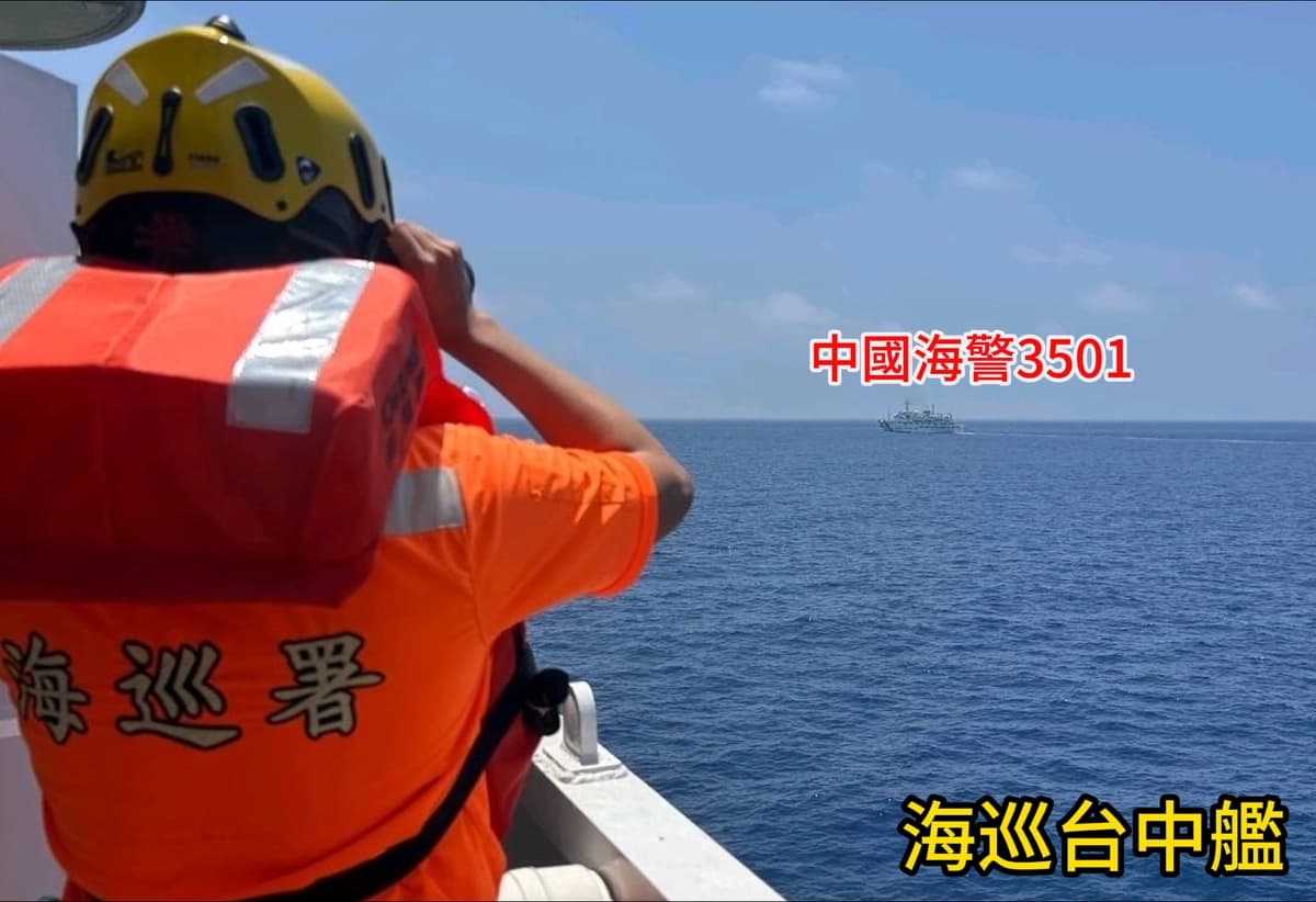 El buque 3501 de la Guardia Costera china entró en aguas restringidas alrededor de las Islas Pratas el 23 de mayo de 2026, lo que llevó a Taiwán a enviar su buque patrullero Taichung para una respuesta de corto alcance y un intercambio de radio sobre soberanía. (Administración de la Guardia Costera de Taiwán)