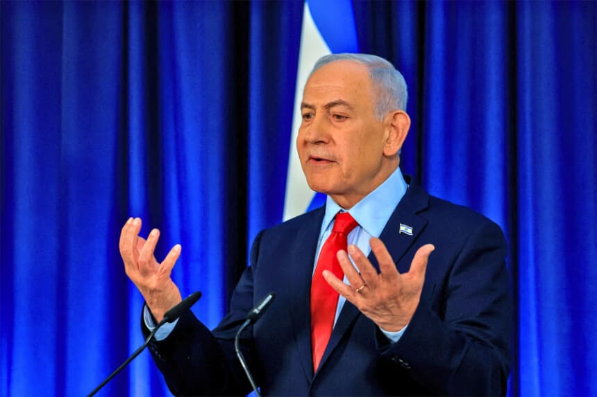 IMAGEN DESTACADA - El primer ministro israelí, Benjamin Netanyahu, ofrece una rueda de prensa en Jerusalén el 19 de marzo de 2026. Netanyahu afirmó el 19 de marzo que Israel y Estados Unidos estaban “ganando” la guerra contra Irán, ya que la República Islámica se encontraba “diezmada” y era incapaz de enriquecer uranio o fabricar misiles balísticos. Insistió en que Israel había «actuado en solitario» al atacar el enorme yacimiento de gas de South Pars, en Irán, al tiempo que confirmó que el presidente de EE. UU. había pedido a las fuerzas israelíes que "se abstuvieran" de llevar a cabo nuevos ataques de este tipo en el futuro. (Foto de Ronen Zvulun / POOL / AFP vía Getty Images).