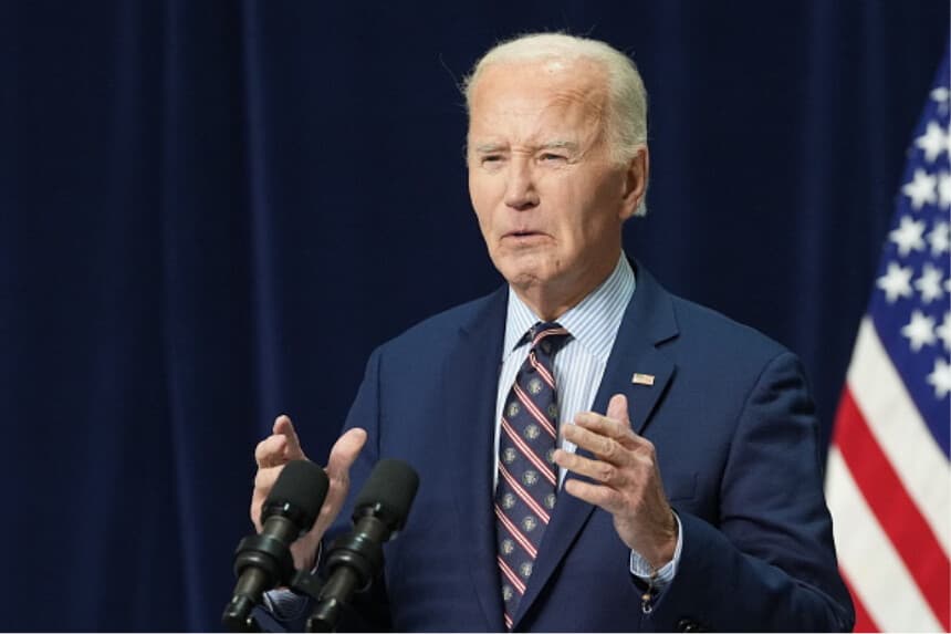 El presidente estadounidense Joe Biden ofrece una declaración sobre el ataque en Nueva Orleans desde Camp David, Maryland, el 1 de enero de 2025, tras el atropello masivo que dejó al menos 15 muertos y más de 35 heridos. (Chris Kleponis / AFP).