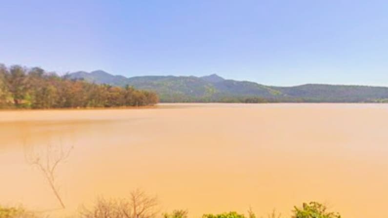 Hallan cuerpos de dos jovencitos que desaparecieron tras volcarse su kayak en una presa