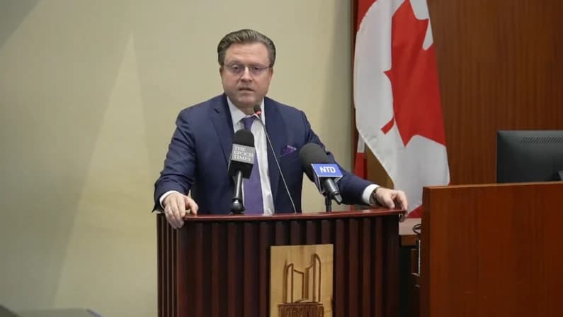 Periodista Jan Jekielek advierte al público de Toronto sobre el sistema chino de sustracción de órganos por encargo