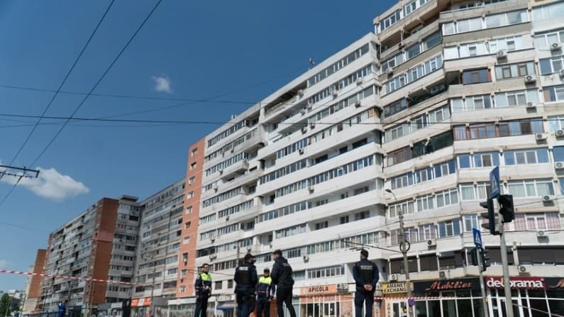 Rumanía dice que dron ruso impactó contra edificio de apartamentos e hirió a dos personas