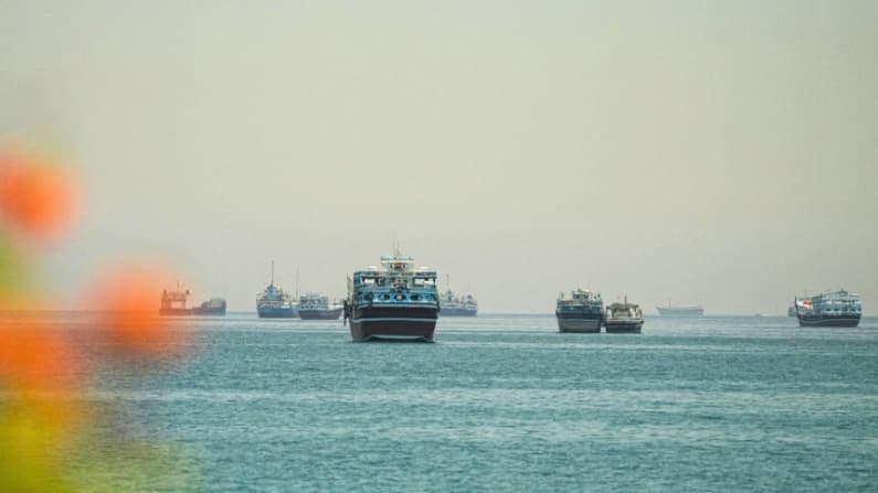 Vance: EE. UU. levanta el bloqueo naval mientras aumenta el tráfico en el estrecho de Ormuz