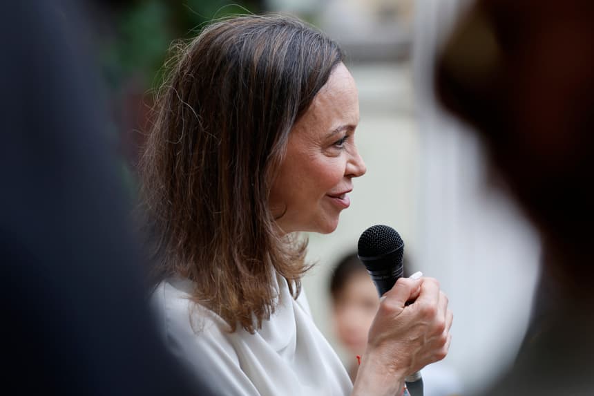 La líder opositora venezolana María Corina Machado habla durante una reunión con el alcalde de Ciudad de Panamá, Mayer Mizrachi, este lunes, en Ciudad de Panamá (EFE/ Bienvenido Velasco)