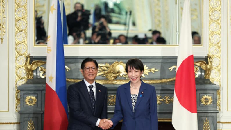 Japón y Filipinas refuerzan lazos de seguridad y piden paz en Taiwán