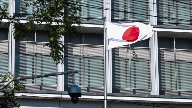 China se dispone a prolongar restricciones a tierras raras y represalias económicas contra Japón: analistas
