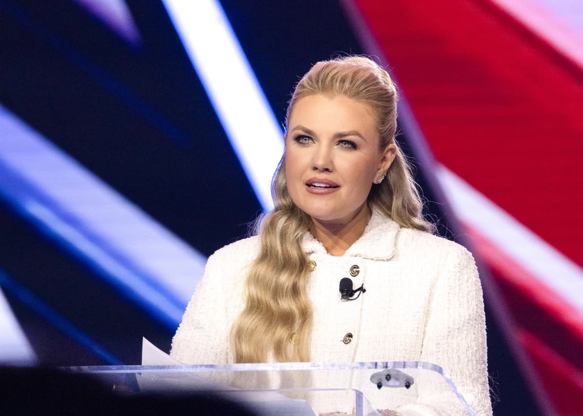 Erika Kirk interviene en el America Fest de Turning Point USA en Phoenix, Arizona, el 20 de diciembre de 2025. (John Fredricks/The Epoch Times)