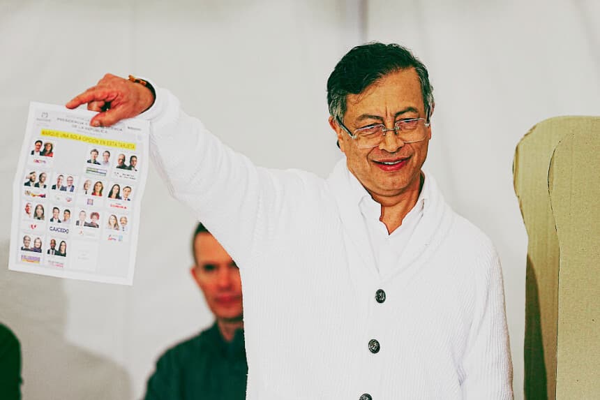 Petro cuestiona resultados que colocan a De la Espriella como el más votado