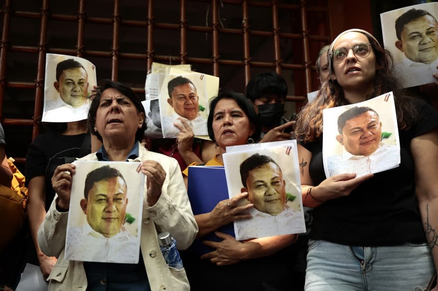 Periodistas protestan contra la persecución que sufren en territorio mexicano, en Ciudad de México. Imagen de archivo. (EFE/José Méndez)