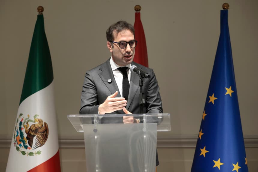 El vicepresidente primero del gobierno de España y ministro de Economía, Carlos Cuerpo, habla durante una rueda de prensa este miércoles, en Ciudad de México (EFE/ José Méndez)