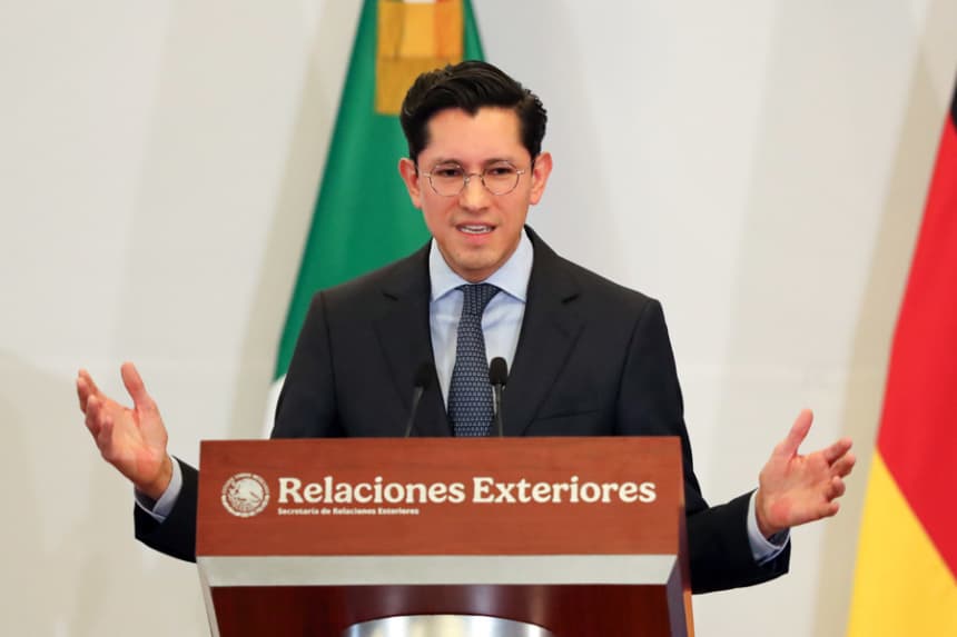 El canciller mexicano, Roberto Velasco, habla durante una rueda de prensa este jueves, en Ciudad de México. (EFE/ Mario Guzmán)