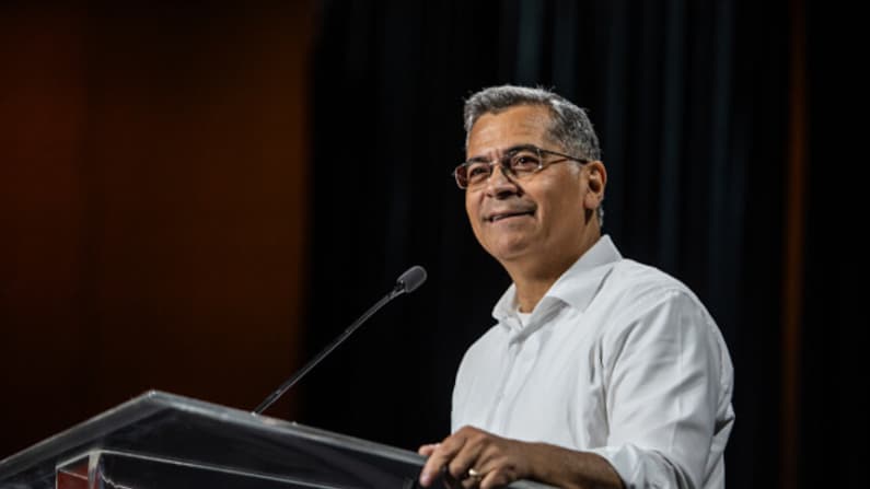 Becerra avanza en la carrera por la gobernación de California, con Hilton pisándole los talones