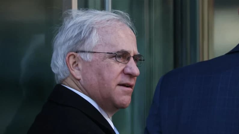 Trump indulta completa e incondicionalmente al exdiputado Stephen Buyer