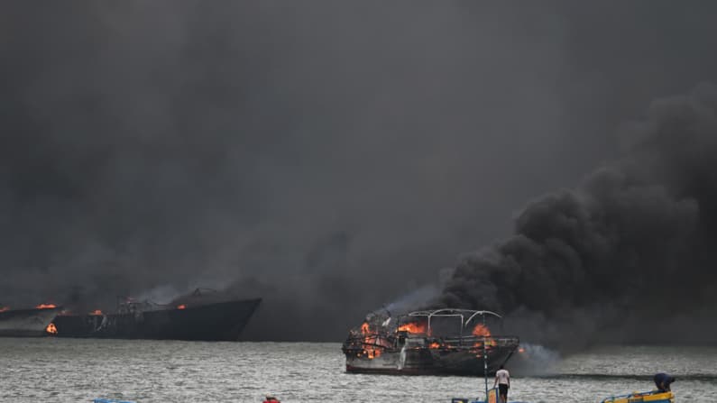 35 embarcaciones han sido afectadas por incendio en puerto de Ecuador