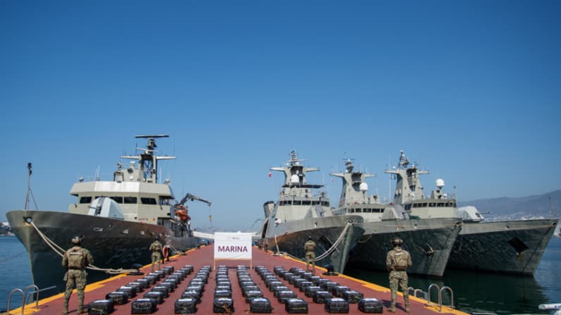 Marina de México encuentra 1.3 toneladas de cocaína en aguas del Pacífico