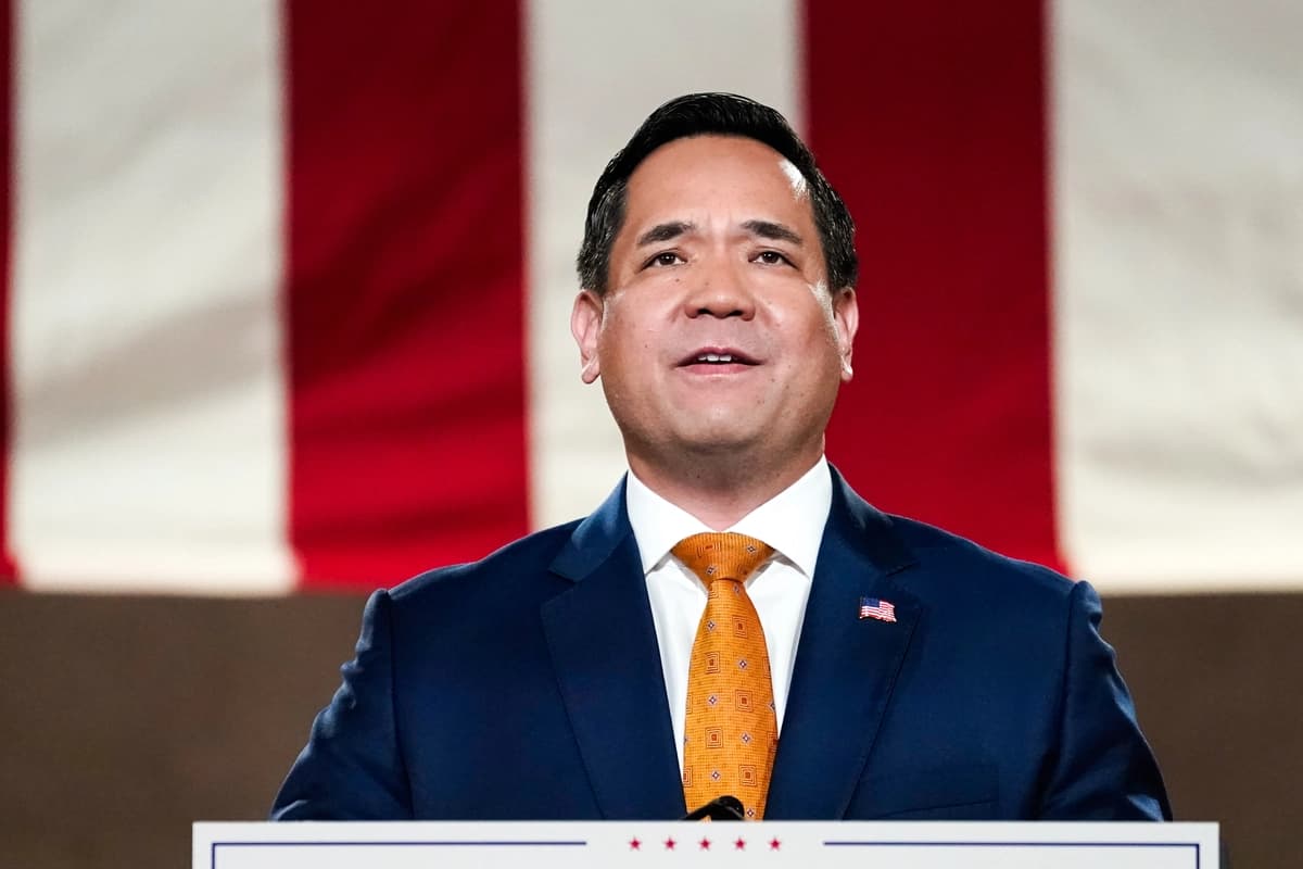 El entonces fiscal general de Utah, Sean Reyes, graba su discurso para la Convención Nacional Republicana en el Auditorio Mellon de Washington el 27 de agosto de 2020. (Drew Angerer/Getty Images)