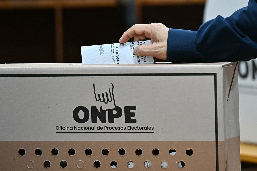 Concluye la votación de la segunda vuelta presidencial en Perú y comienza el escrutinio