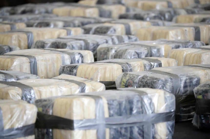 La Secretaría de Marina (SEMAR), en coordinación con la Armada de México en funciones de Guardia Costera, interceptó este lunes una embarcación menor que transportaba 829 kilogramos de presunta cocaína en el océano Pacífico, a unas 195 millas náuticas al sur del estado de Guerrero. Imagen de archivo. (EFE/ Jeffrey Arguedas)