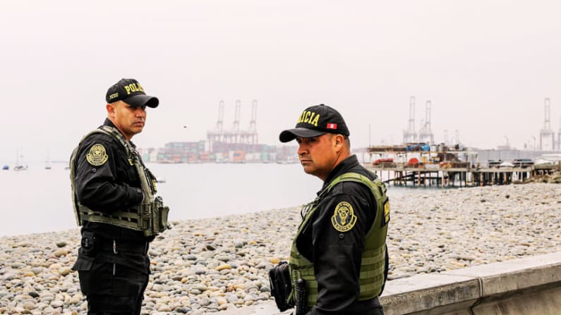 Perú cierra 98 puertos tras intenso oleaje que cobra la vida de dos pescadores