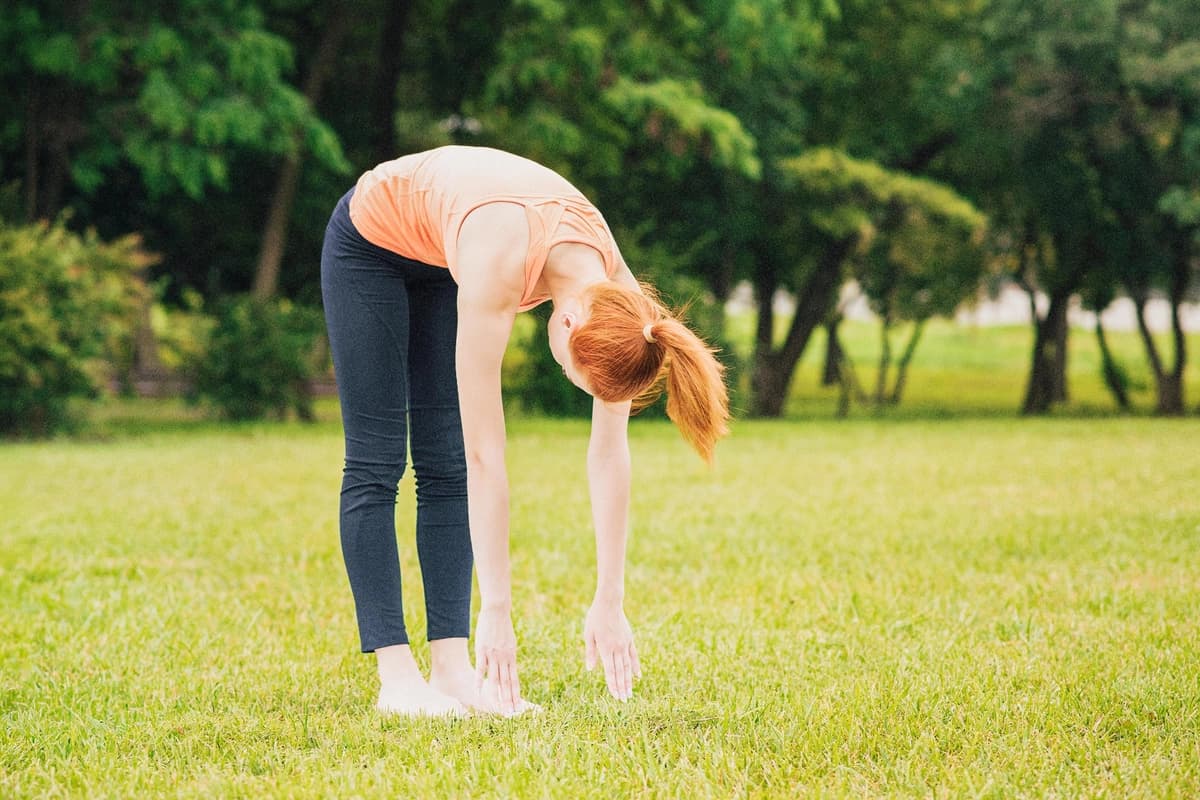Movimiento de 1 minuto para liberar la fascia. (Pavel Kostenko/Shutterstock).