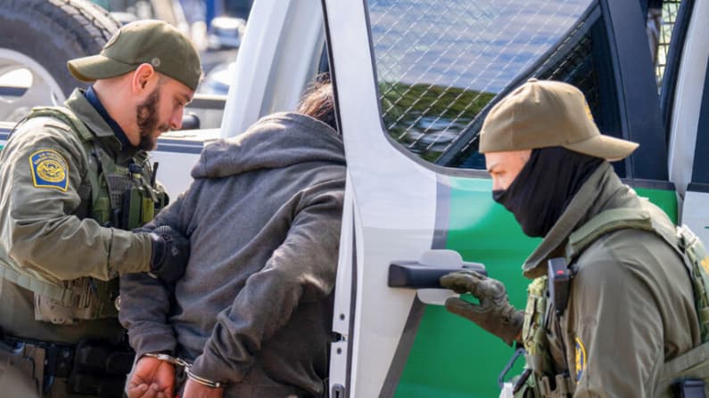 Por qué una política clave sobre la detención de inmigrantes podría llegar a la Corte Suprema