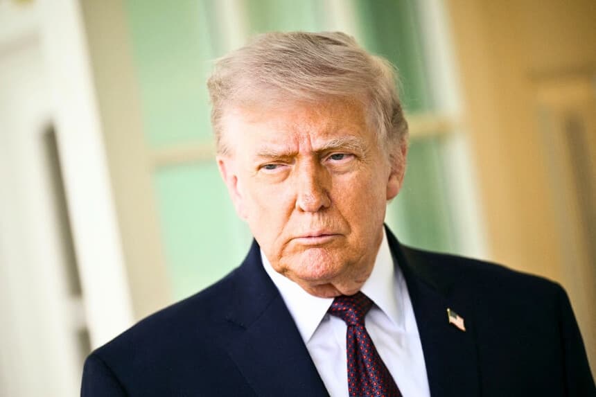 Trump: EE. UU. golpeará a Irán “muy duramente” y planea tomar la isla de Kharg