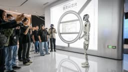 Fábricas en China sustituyen a trabajadores por robots en un contexto de alto desempleo