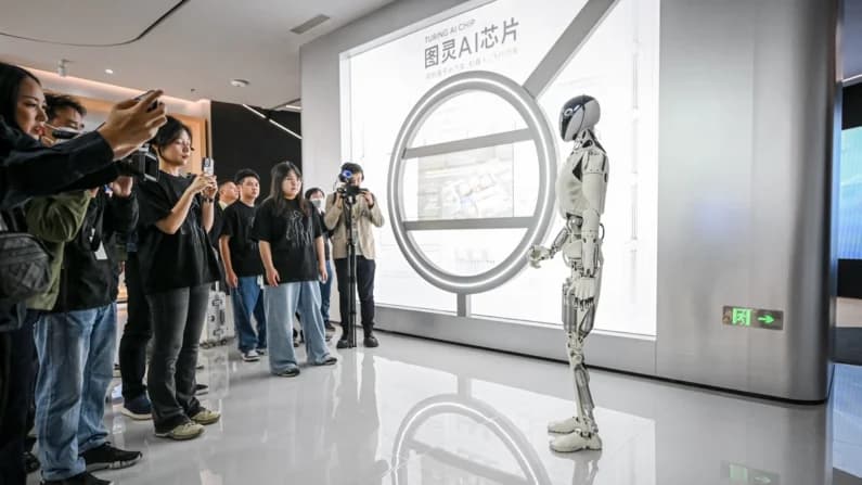 Fábricas en China sustituyen a trabajadores por robots en un contexto de alto desempleo