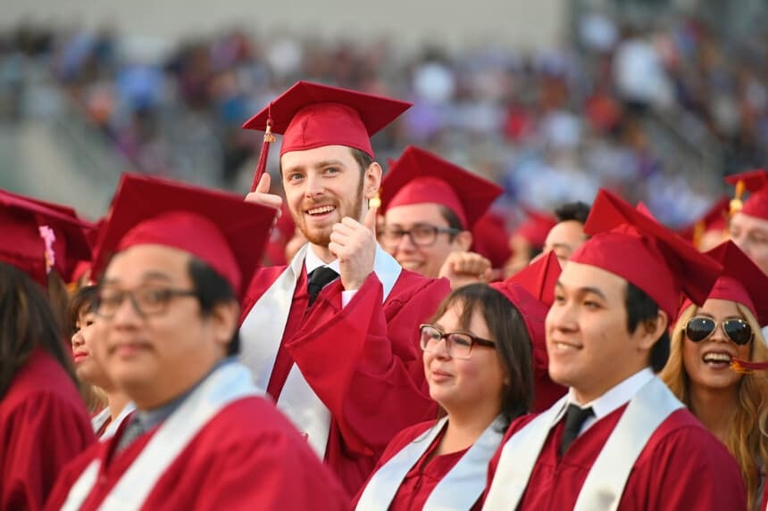 La ceremonia de graduación celebrada en el Pasadena City College, en Pasadena, el 14 de junio de 2019. (Robyn Beck/AFP vía Getty Images).