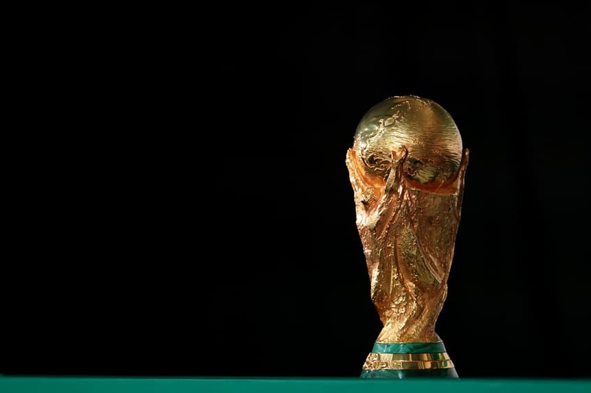 El trofeo de la Copa del Mundo se exhibe durante la rueda de prensa de inauguración de la Copa del Mundo de la FIFA 2026 en el Estadio de la Ciudad de México el 10 de junio de 2026 en la Ciudad de México, México. (Carl Recine/Getty Images)