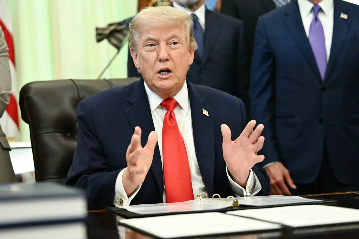 El presidente Donald Trump habla en el Despacho Oval de la Casa Blanca en Washington el 11 de junio de 2026. (Kent Nishimura/AFP vía Getty Images)