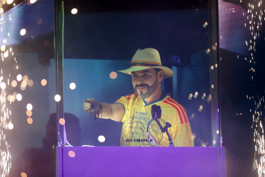 El candidato derechista Abelardo de la Espriella reacciona en el cierre de su campaña este domingo, en Buga, Colombia. (EFE/ Ernesto Guzman Jr)