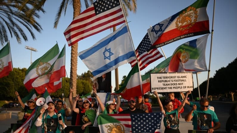 Se registran protestas en Los Ángeles ante llegada de la selección de Irán