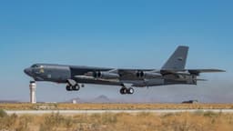 Accidente de un bombardero B-52 en California deja ocho presuntos fallecidos