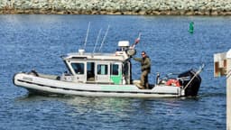 Guardia Costera intercepta embarcaciones frente a Puerto Rico y California y detiene a 57 inmigrantes ilegales