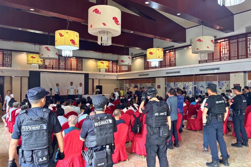 Las autoridades chinas irrumpieron en una reunión de culto dominical de la Iglesia del Pacto de la Lluvia Temprana en Jiangyou, Sichuan, China, y detuvieron a 33 fieles, dejando a dos ancianos bajo custodia el 14 de junio de 2026. (Cortesía de ChinaAid).