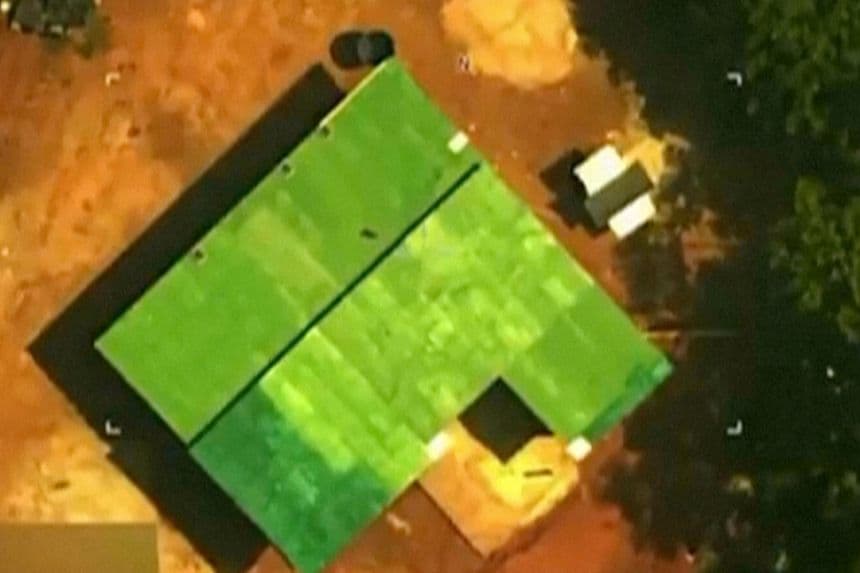 Captura de pantalla del momento en que fue atacado el refugio de Niño Guerrero. (Vía The Associated Press)